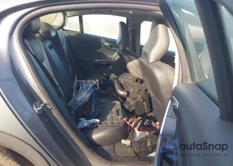 2016 Volvo S60 Cross Country T5 Platinum z USA, uszkodzony, nr VIN YV4612UM3G2000585